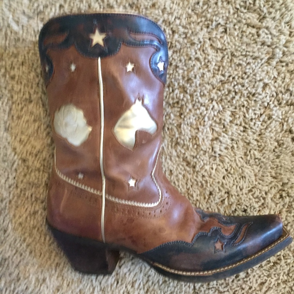 Ariat cowboy boots. Size 6